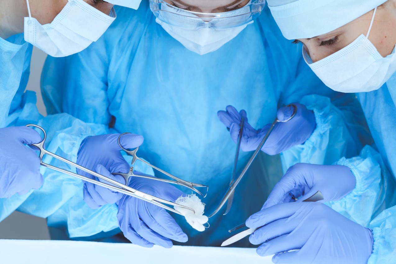 Przeszczepy wielonarządowe: Jak skutecznie koordynować zespoły transplantacyjne?