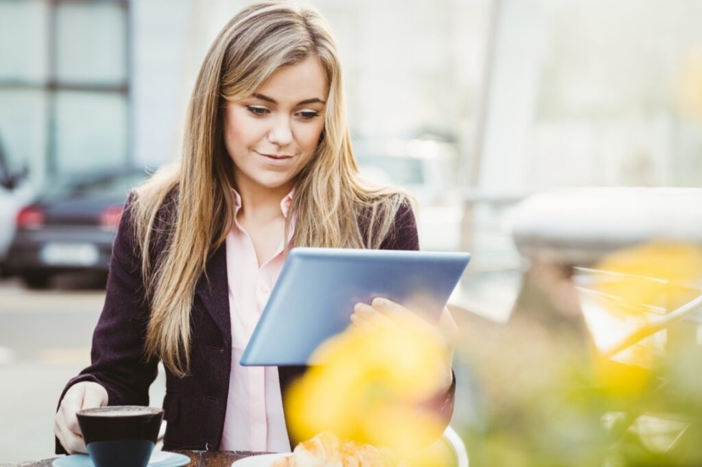 Analiza zgromadzonych danych pozwala na głębsze zrozumienie procesów biznesowych oraz podejmowanie lepszych decyzji strategicznych