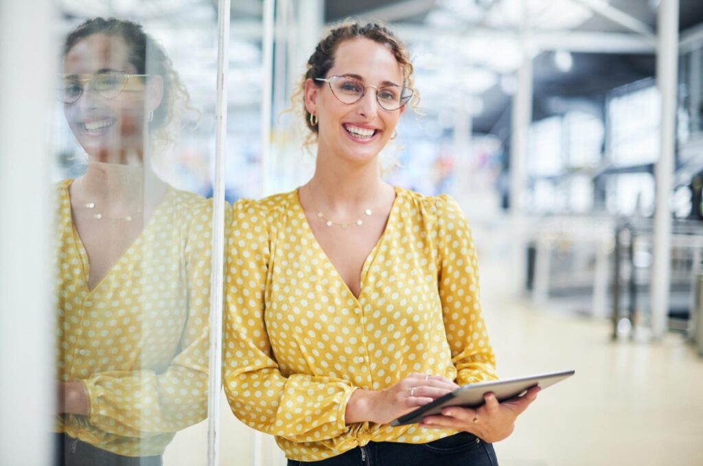Analiza zgromadzonych danych pozwala na głębsze zrozumienie procesów biznesowych oraz podejmowanie lepszych decyzji strategicznych