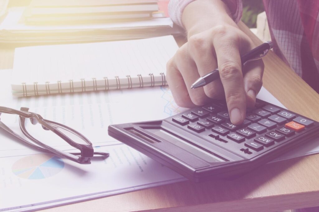 Klientami biur księgowych najczęściej są małe i średnie przedsiębiorstwa (MŚP), które stanowią kręgosłup gospodarki wielu krajów